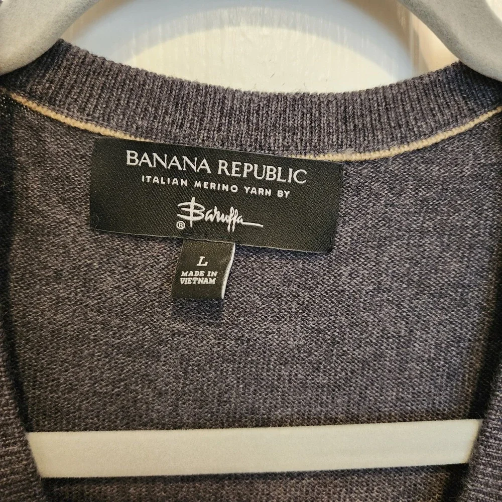 Wool Banana Republic 100% Merino Wool V-neck Sweater Size L Gray‎ Soft Preppy